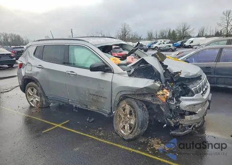 2022 Jeep Compass Latitude z USA, uszkodzony, nr VIN 3C4NJDBB5NT182944